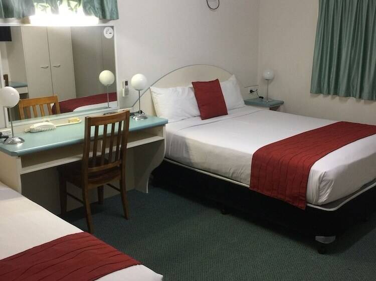패밀리 아파트, Econo Lodge Park Lane