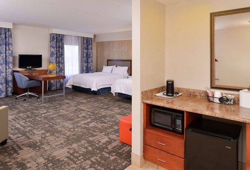 스탠다드 스튜디오, Hampton Inn & Suites Wilmington