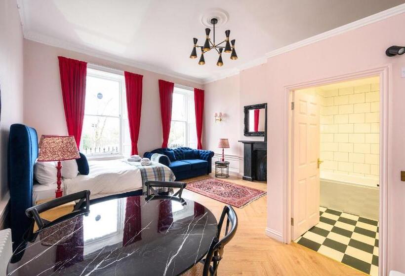 Семейный Номер Deluxe, Queen Charlotte Guesthouse