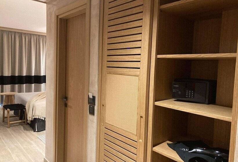 Номер Superior, Evilion Sea And Sun