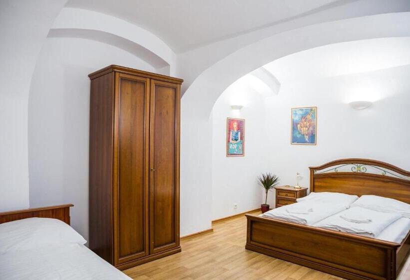 Quarto Triplo Estandar, Hostel Little Quarter