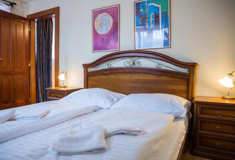 سوییت خانوادگی, Hostel Little Quarter