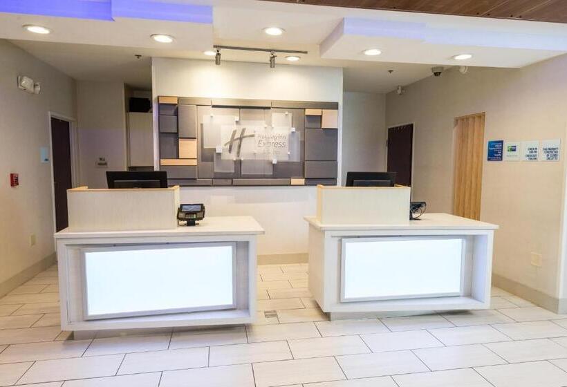 Номер Стандарт, Holiday Inn Express Hotel & Suites Clinton, An Ihg