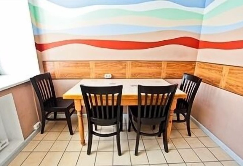 تختخواب در اتاق مشترک, Napoleon Hostel