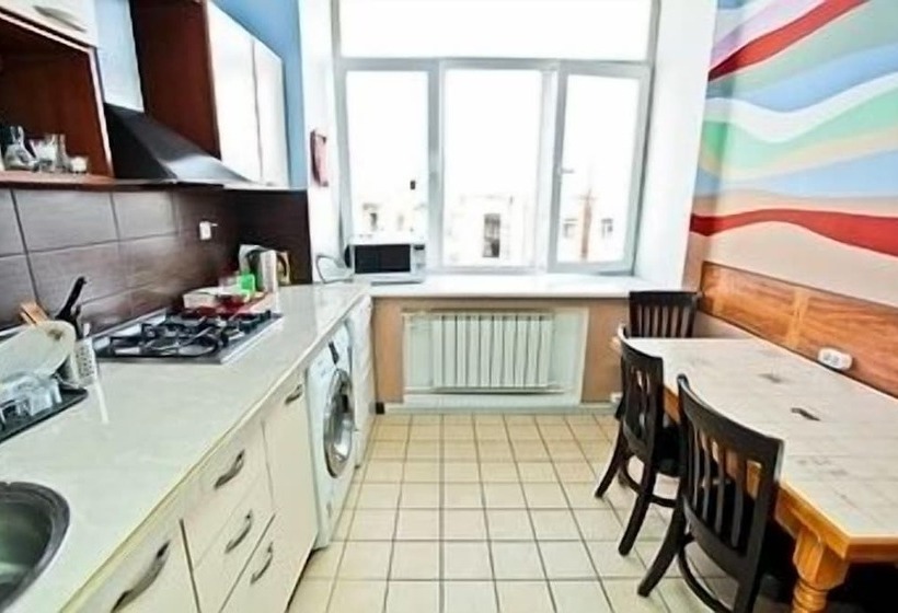 تختخواب در اتاق مشترک, Napoleon Hostel