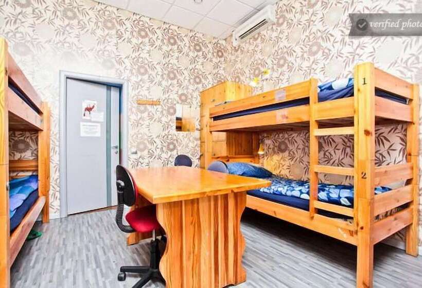 تختخواب در اتاق مشترک, Napoleon Hostel