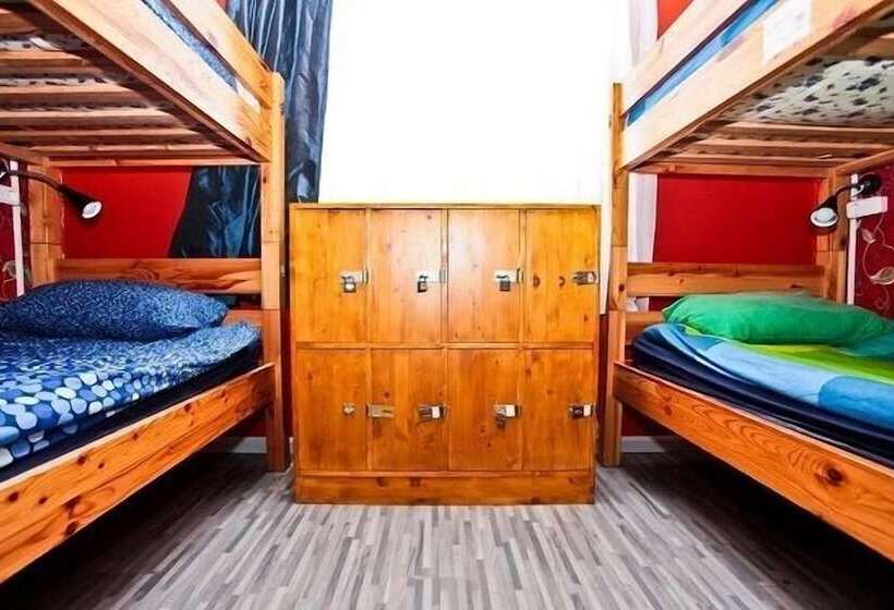 اتاق خانوادگی, Napoleon Hostel