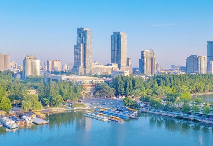 اتاق استاندارد با چشم‌انداز دریاچه, The Westin Nanjing Xuanwu Lake