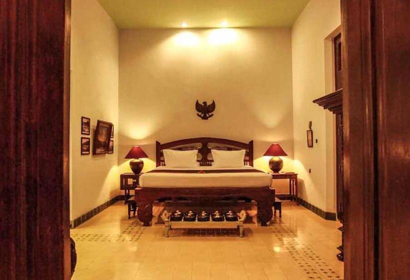 Family Suite, Tugu Blitar