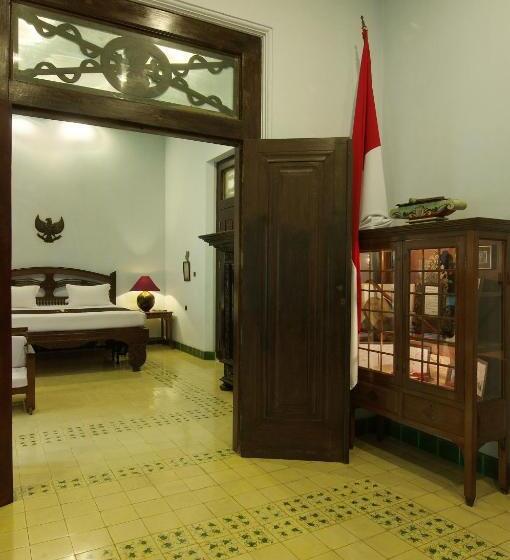 Family Suite, Tugu Blitar