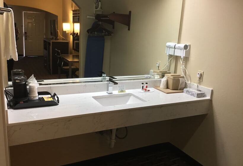 套房, Days Inn & Suites By Wyndham Houston North   Spring