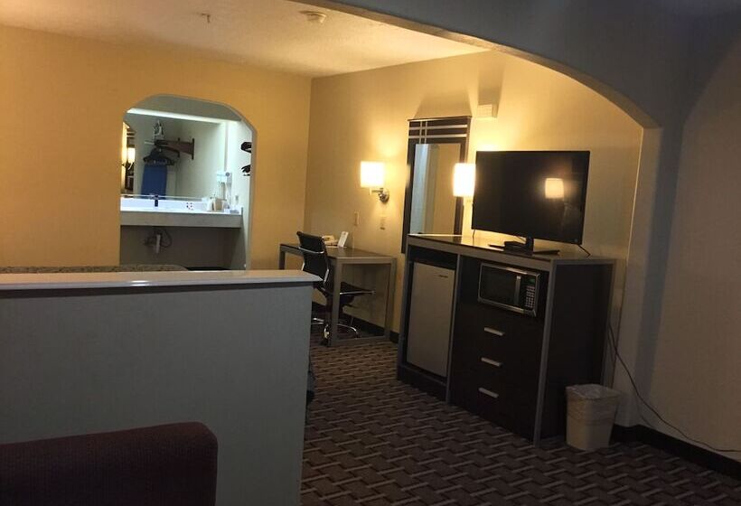 适合残疾人士使用的套间, Days Inn & Suites By Wyndham Houston North   Spring