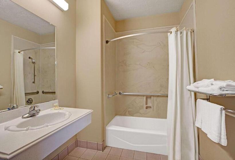 适合残疾人士使用的套间, Days Inn & Suites By Wyndham Houston North   Spring