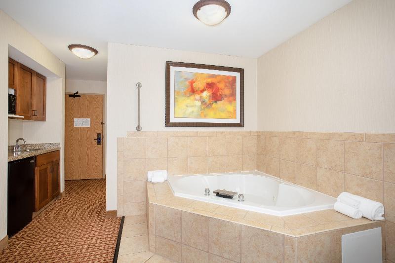 Люкс Кровать Кинг, Holiday Inn Express Hotel & Suites Gillette, An Ihg