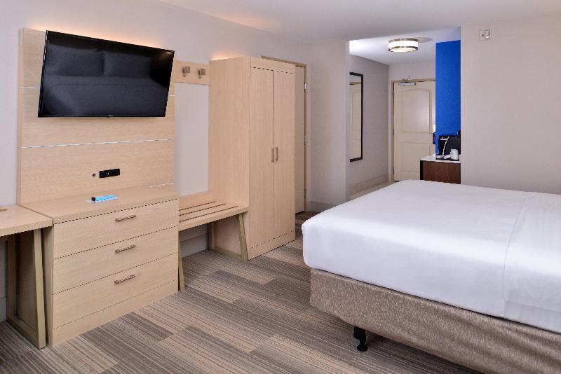Стандартный Номер Кровать Кинг, Holiday Inn Express Hotel & Suites Cincinnati   Mason, An Ihg
