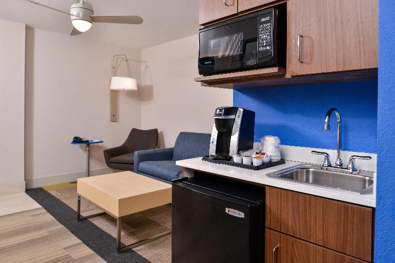 Люкс Кровать Кинг, Holiday Inn Express Hotel & Suites Cincinnati   Mason, An Ihg