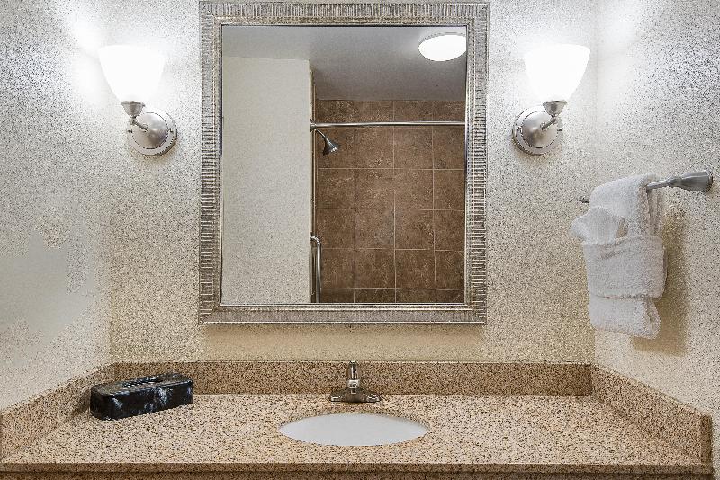 Люкс Кровать Кинг, Holiday Inn Express And Suites Lafayette East, An Ihg