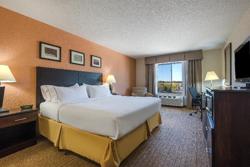 Номер Стандарт Кровать Кинг Адаптированный для Инвалидов, Holiday Inn Express And Suites Lafayette East, An Ihg