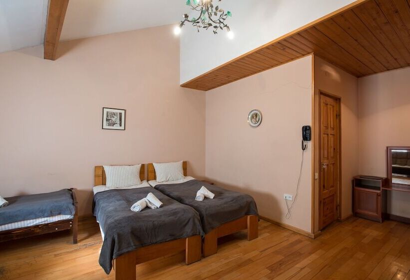 اتاق استاندارد سه نفره, Hotel 38