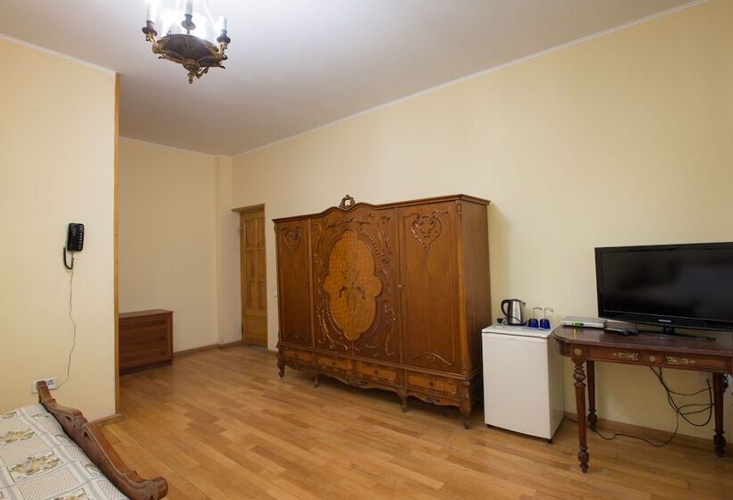 اتاق استاندارد سه نفره, Hotel 38