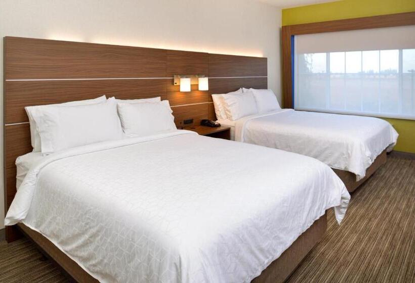 장애인을 위한 스탠다드 룸, Holiday Inn Express Lodi, An Ihg