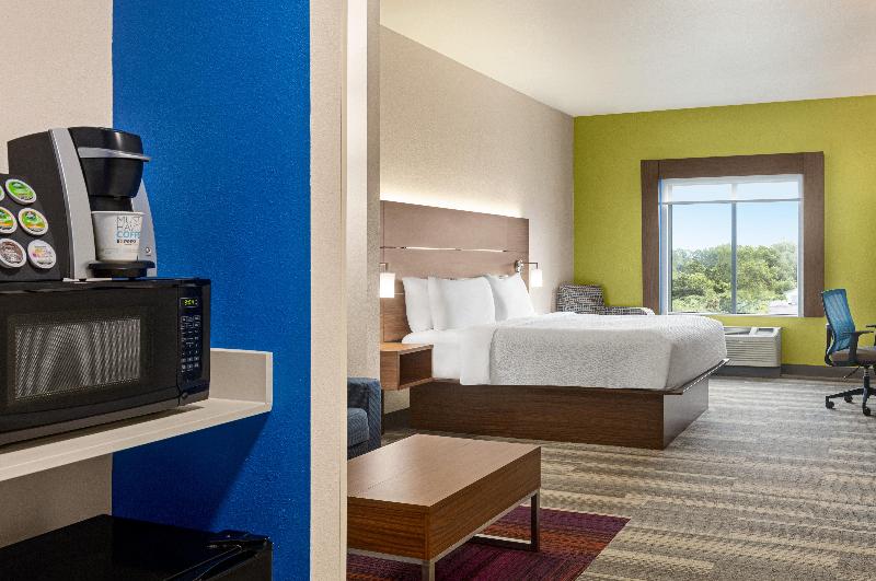 Номер Стандарт Кровать Кинг Адаптированный для Инвалидов, Holiday Inn Express Hotel & Suites Waycross By Ihg
