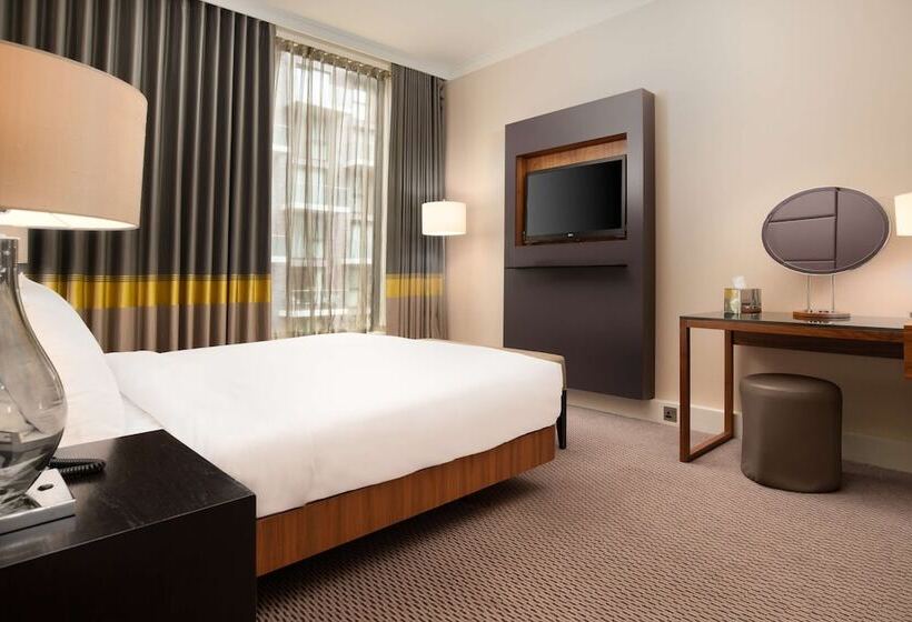Люкс, Hilton London Wembley
