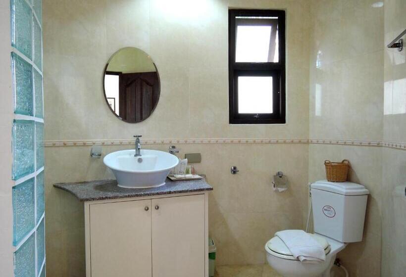 خانه یا کلبه ی ییلاقی با نمای استخر, Mango Spa & Resort