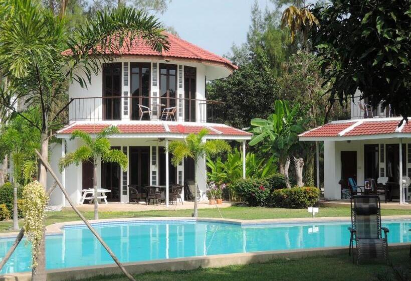 خانه یا کلبه ی ییلاقی با نمای استخر, Mango Spa & Resort