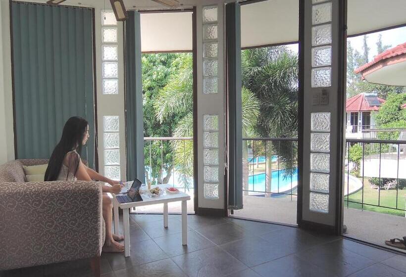 خانه یا کلبه ی ییلاقی با نمای استخر, Mango Spa & Resort