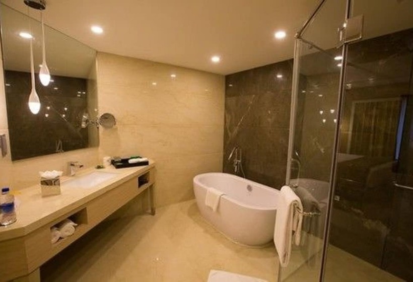 Люкс Клуб, The Residency Towers Coimbatore
