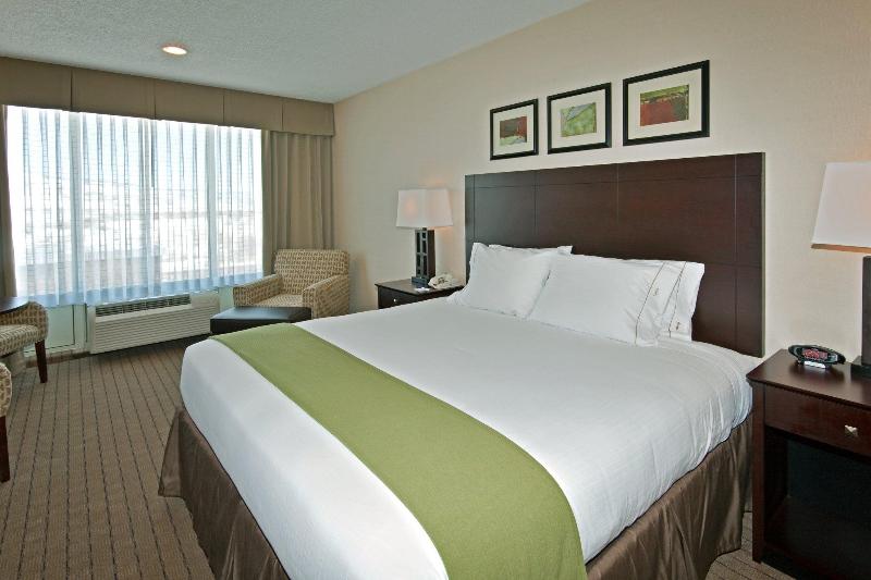 Стандартный Номер Кровать Кинг, Holiday Inn Express Hotel & Suites Grants   Milan By Ihg
