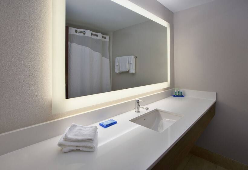 Номер Стандарт, Holiday Inn Express Hotel & Suites Cincinnati Northeast Milford, An Ihg