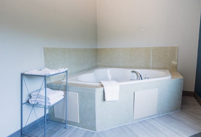 Люкс с гидромассажем, Holiday Inn Express & Suites Guthrie By Ihg