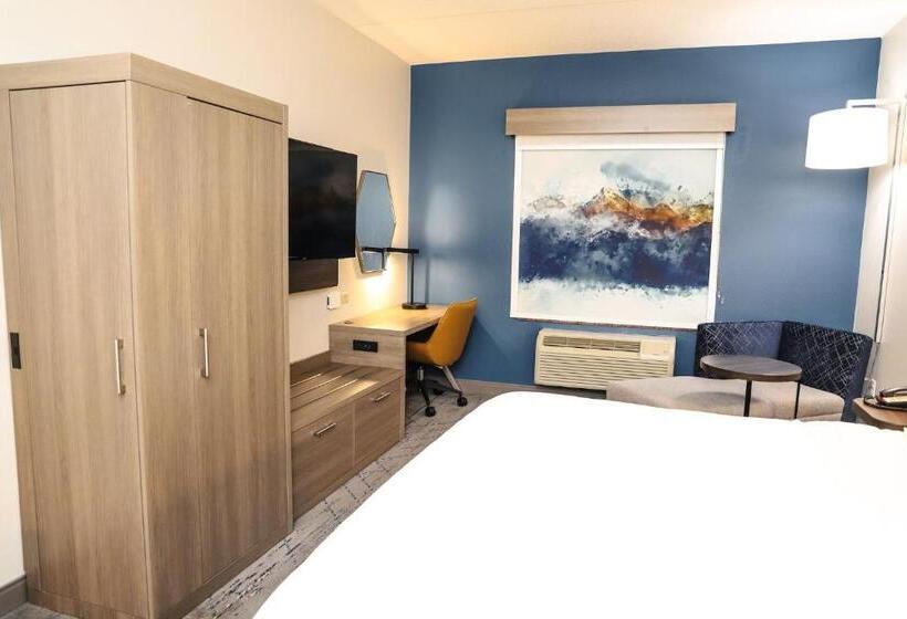 带大床的套房, Holiday Inn Express & Suites Donegal, An Ihg