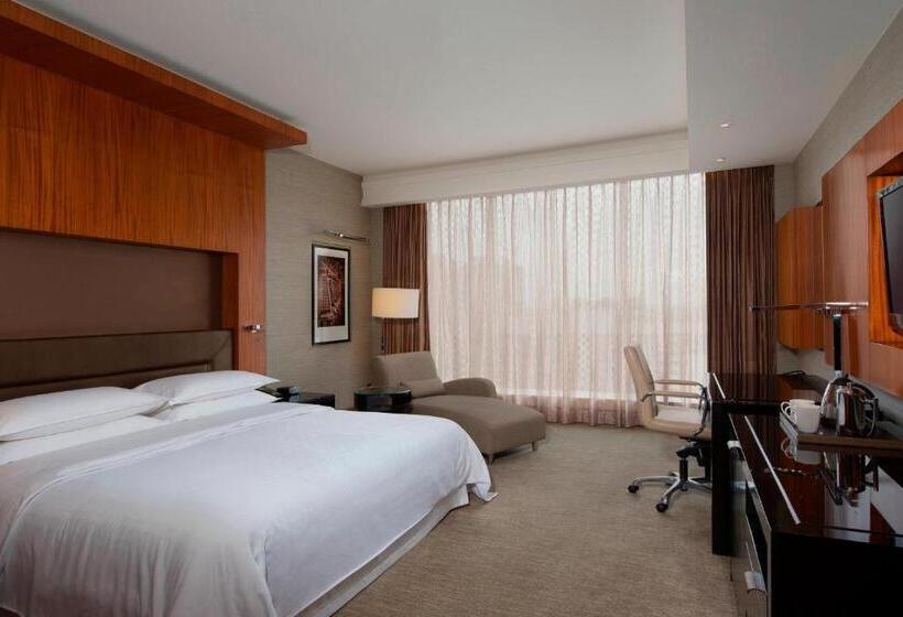 Номер Премиум, Sheraton Grand Bangalore Hotel At Brigade Gateway