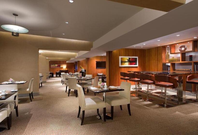 Номер Клуб Кровать Кинг, Sheraton Grand Bangalore Hotel At Brigade Gateway