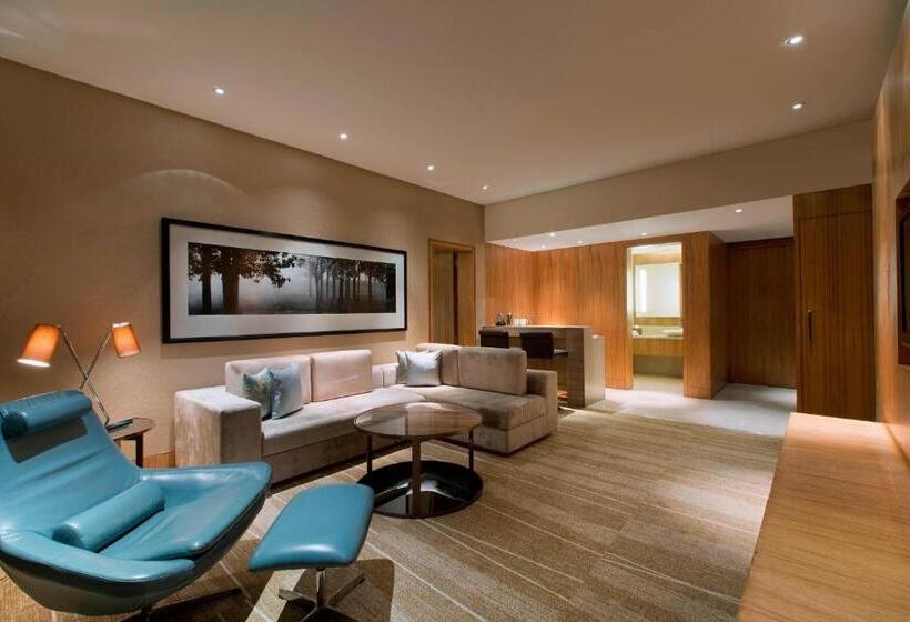 Люкс Премиум, Sheraton Grand Bangalore Hotel At Brigade Gateway