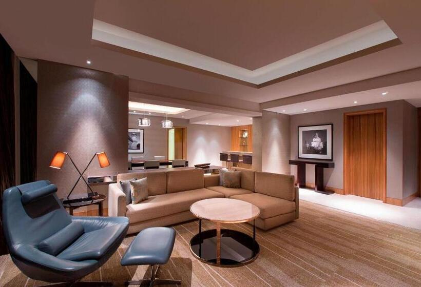Люкс Executive Кровать Кинг, Sheraton Grand Bangalore Hotel At Brigade Gateway