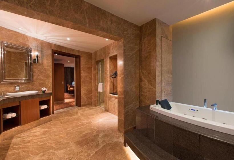 Президентский Люкс, Sheraton Grand Bangalore Hotel At Brigade Gateway