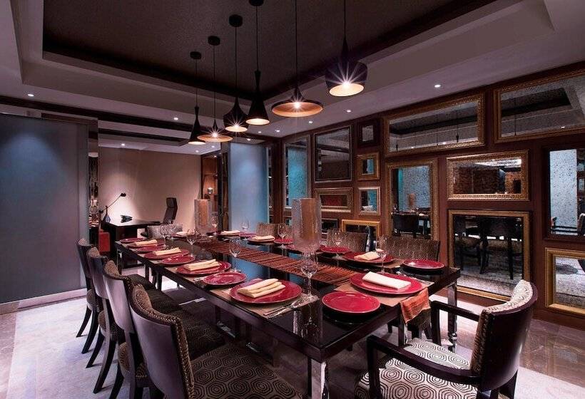 Президентский Люкс, Sheraton Grand Bangalore Hotel At Brigade Gateway