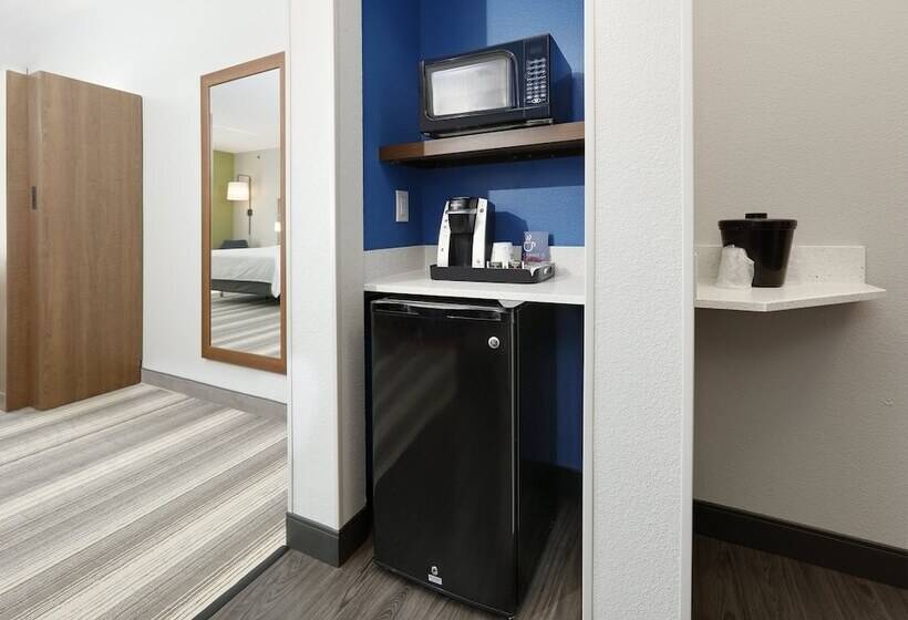 Номер Стандарт, Holiday Inn Express & Suites   Denton North, An Ihg
