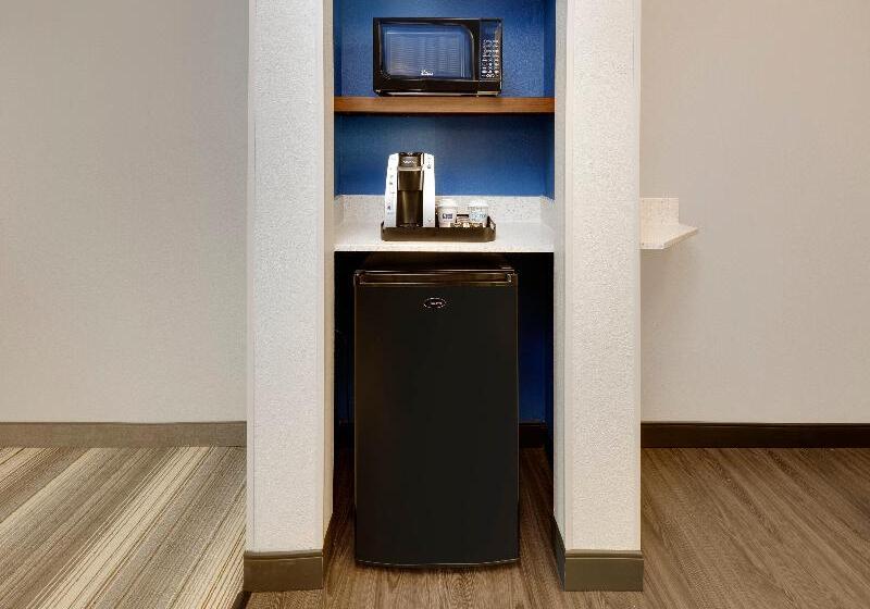 Стандартный Номер Кровать Кинг, Holiday Inn Express & Suites   Denton North, An Ihg