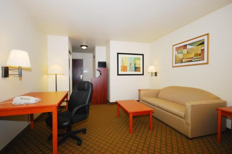 Люкс Кровать Кинг, Best Western Inn & Suites   Henrietta