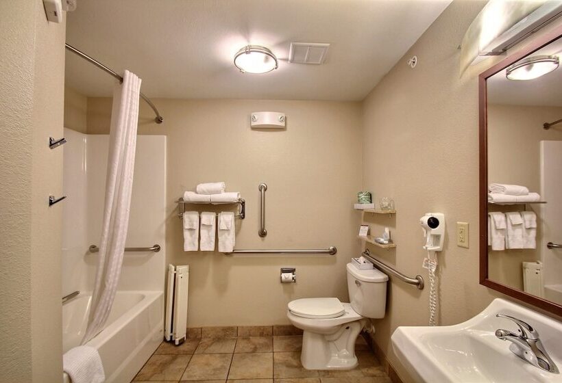 Люкс Кровать Кинг, Candlewood Suites Milwaukee Airport   Oak Creek, An Ihg