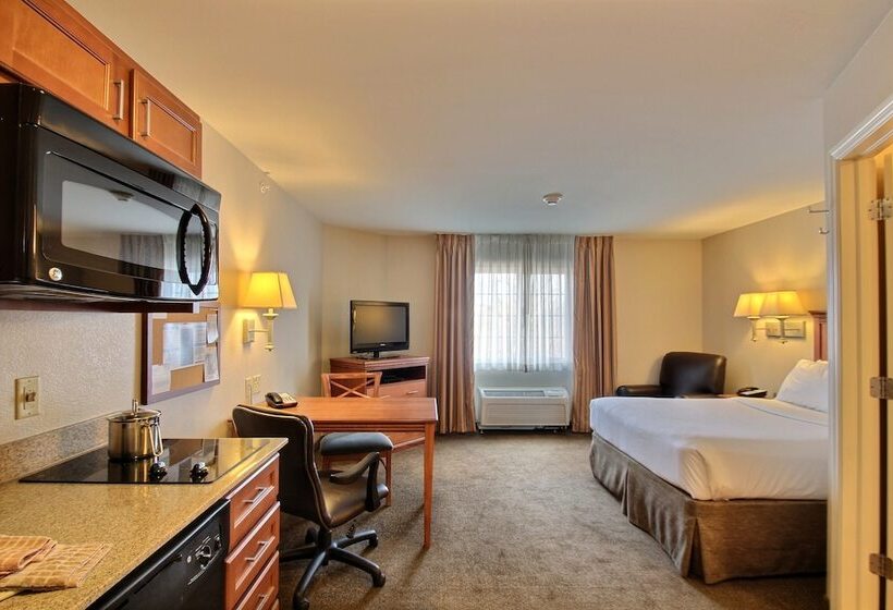Люкс Кровать Кинг, Candlewood Suites Milwaukee Airport   Oak Creek, An Ihg