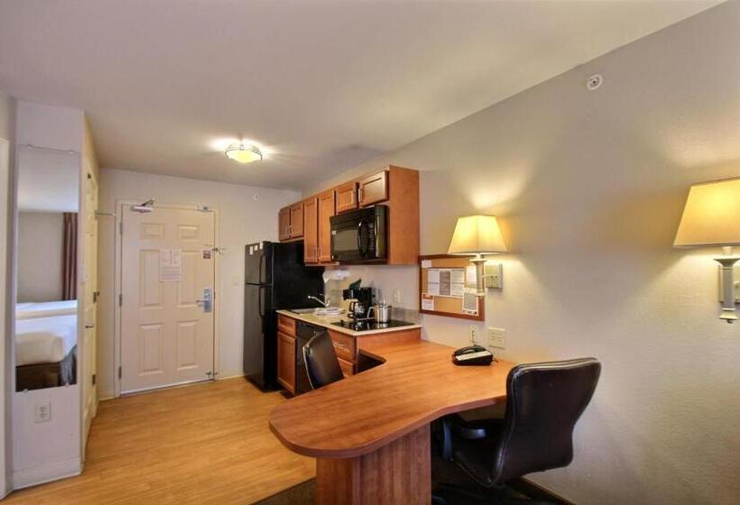 Студио Стандарт Кровать Кинг, Candlewood Suites Milwaukee Airport   Oak Creek, An Ihg