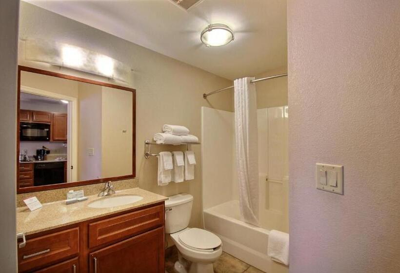 Студио Стандарт Кровать Кинг, Candlewood Suites Milwaukee Airport   Oak Creek, An Ihg