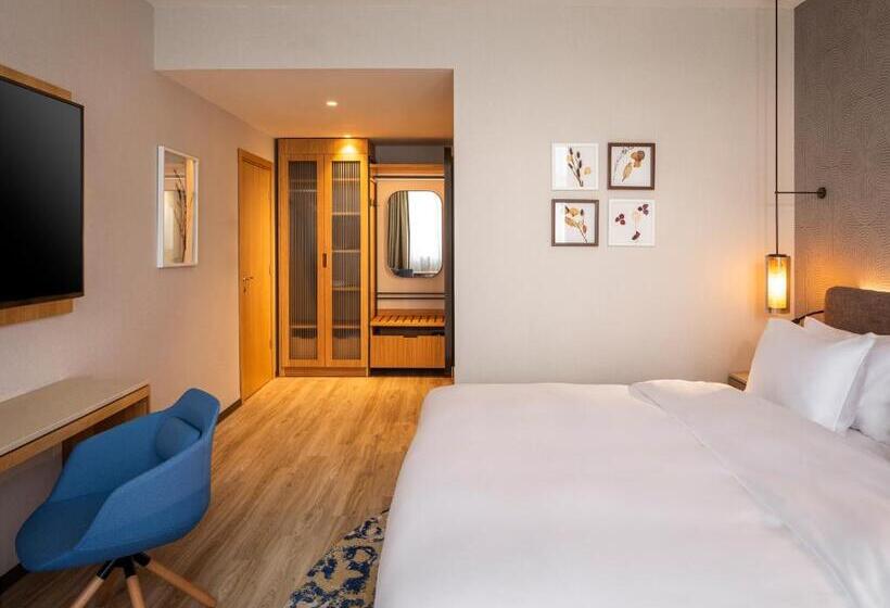 Suite with lake view, Hyatt Regency Pravets Resort