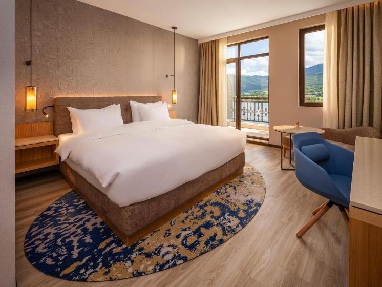Suite with lake view, Hyatt Regency Pravets Resort